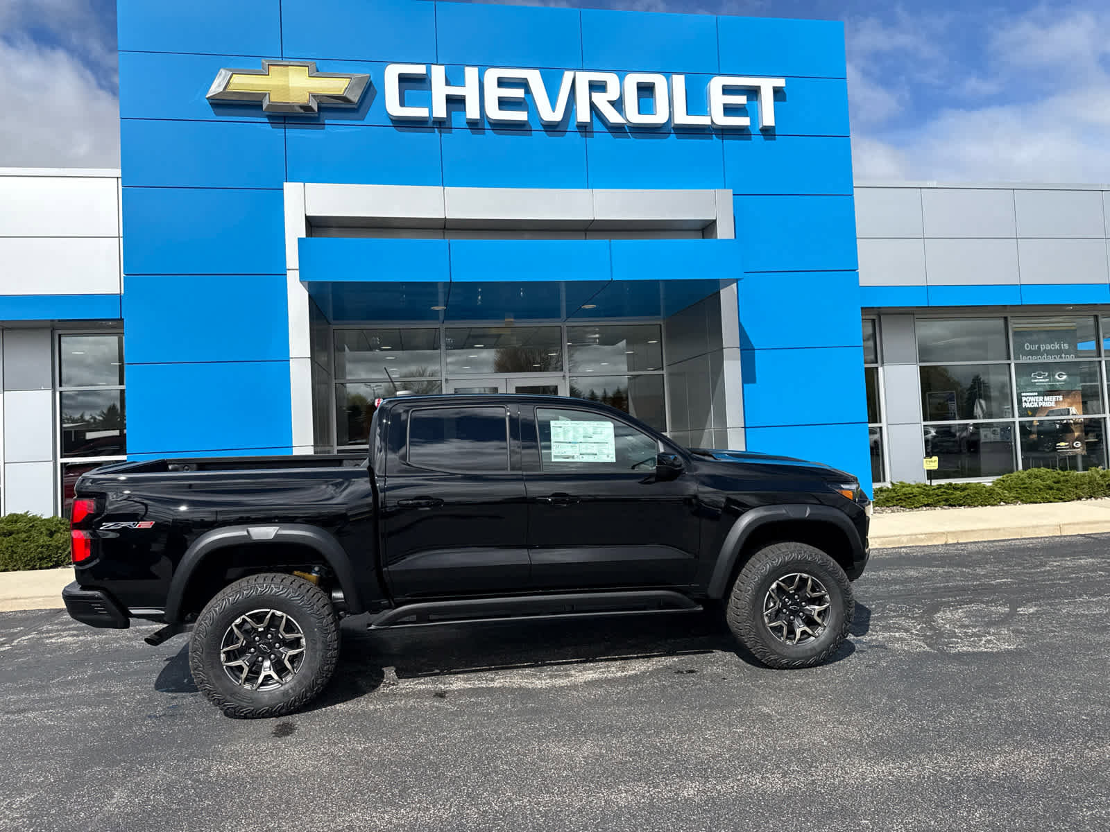 New 2026 Chevrolet Colorado ZR2 w/ Technology Package AWD/4WD image 13