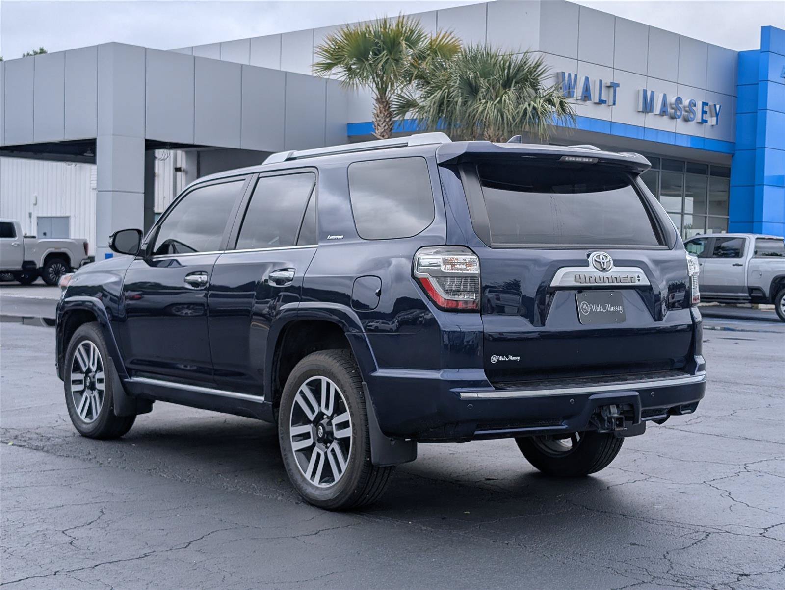 Used 2023 Toyota 4Runner Limited AWD/4WD image 3