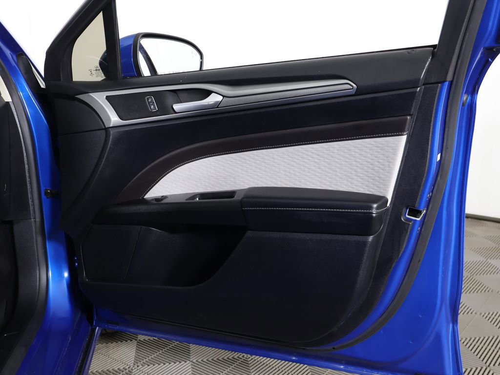 Used 2020 Ford Fusion SE w/ Equipment Group 151A image 24