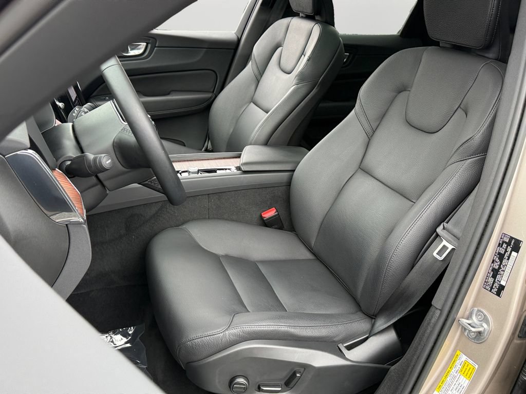 Certified 2023 Volvo XC60 B5 Plus w/ Climate Package AWD/4WD image 18