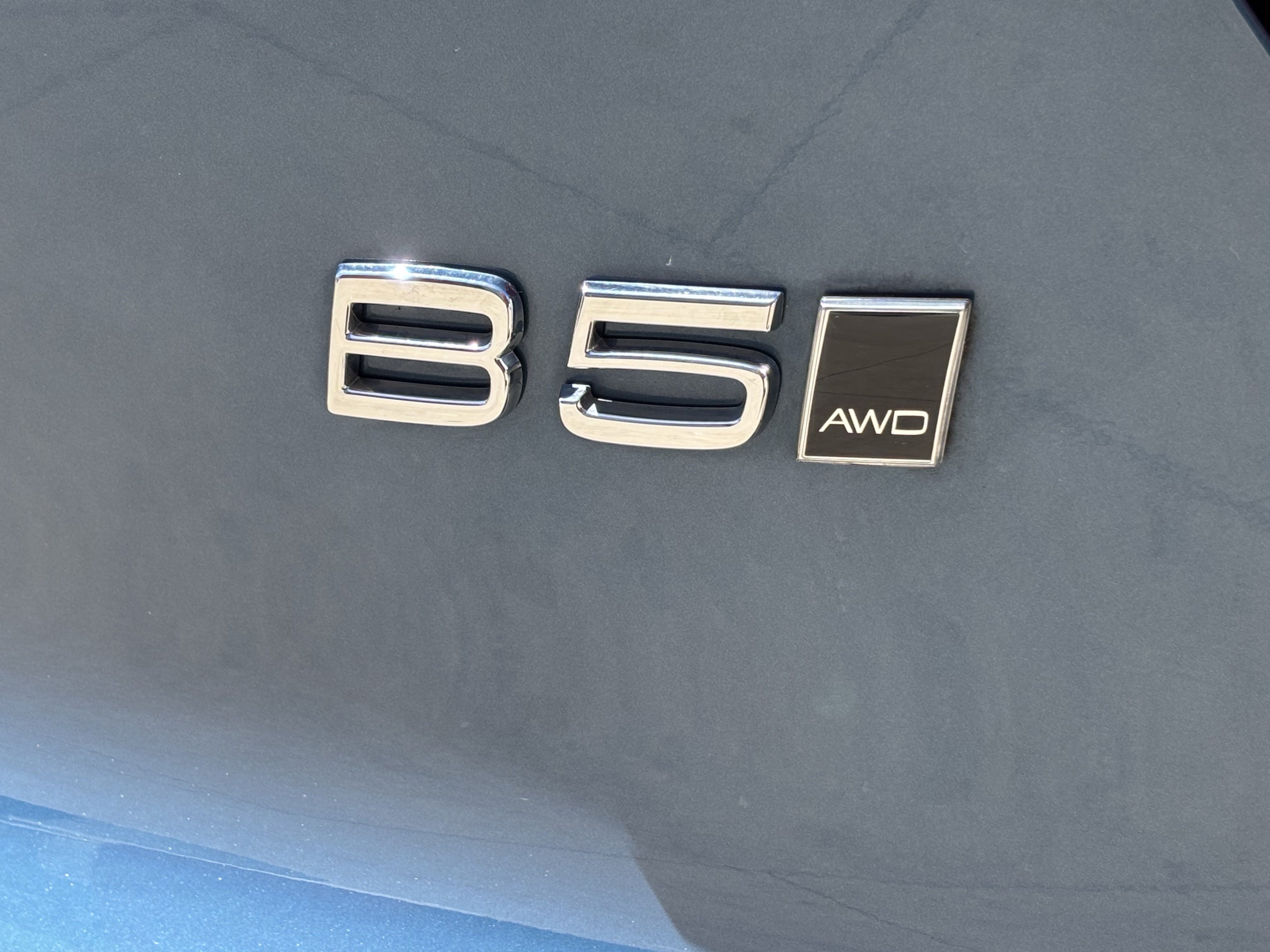 Used 2025 Volvo XC40 B5 Plus AWD/4WD image 17