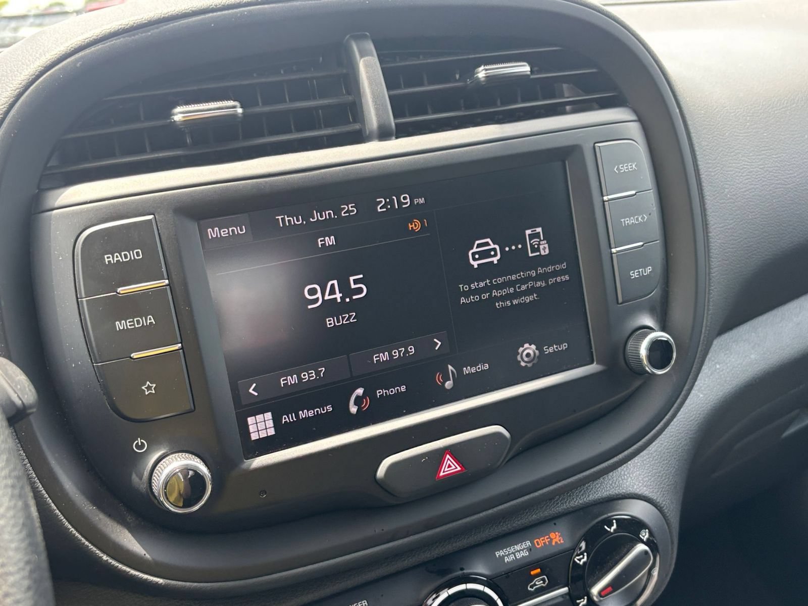 Used 2025 Kia Soul LX w/ LX Technology Package FWD image 16