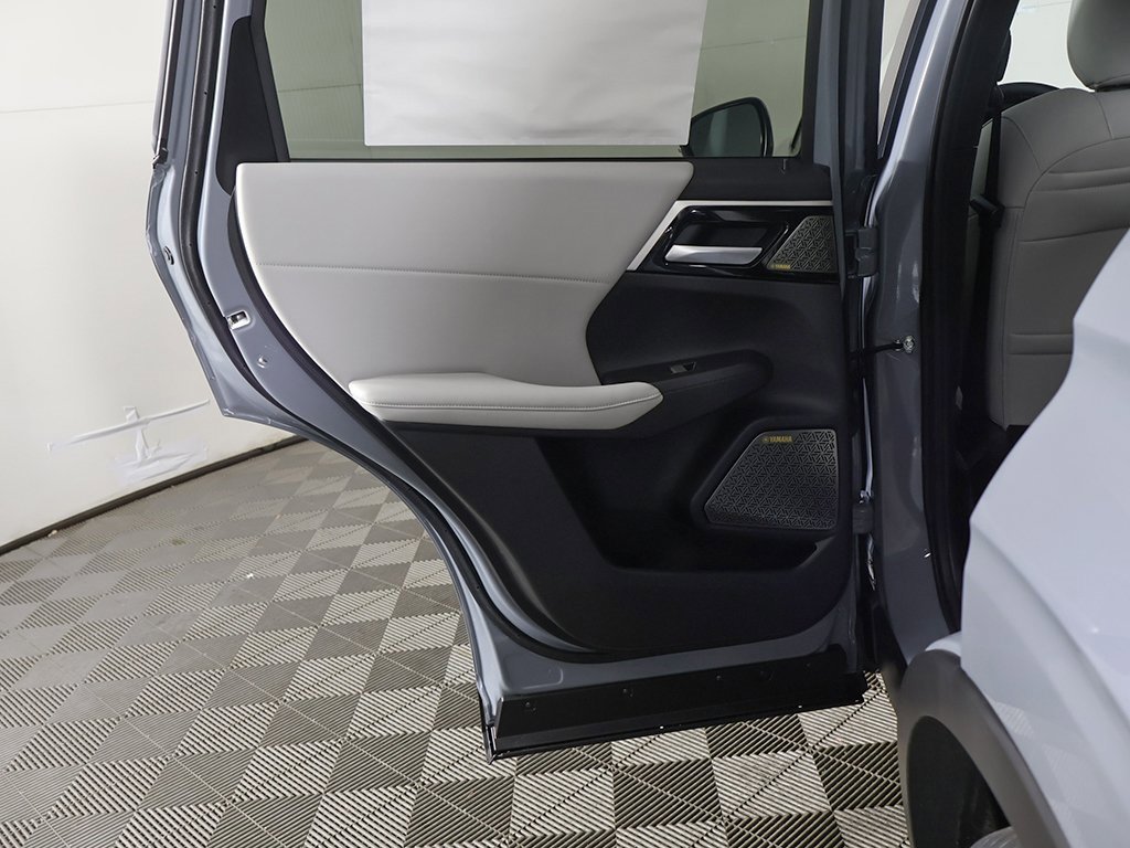 New 2026 Mitsubishi Outlander SE image 28