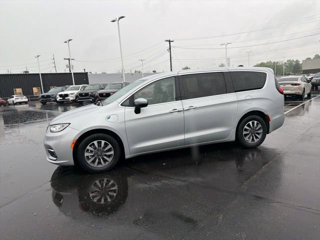 Used 2023 Chrysler Pacifica Touring-L FWD image 17