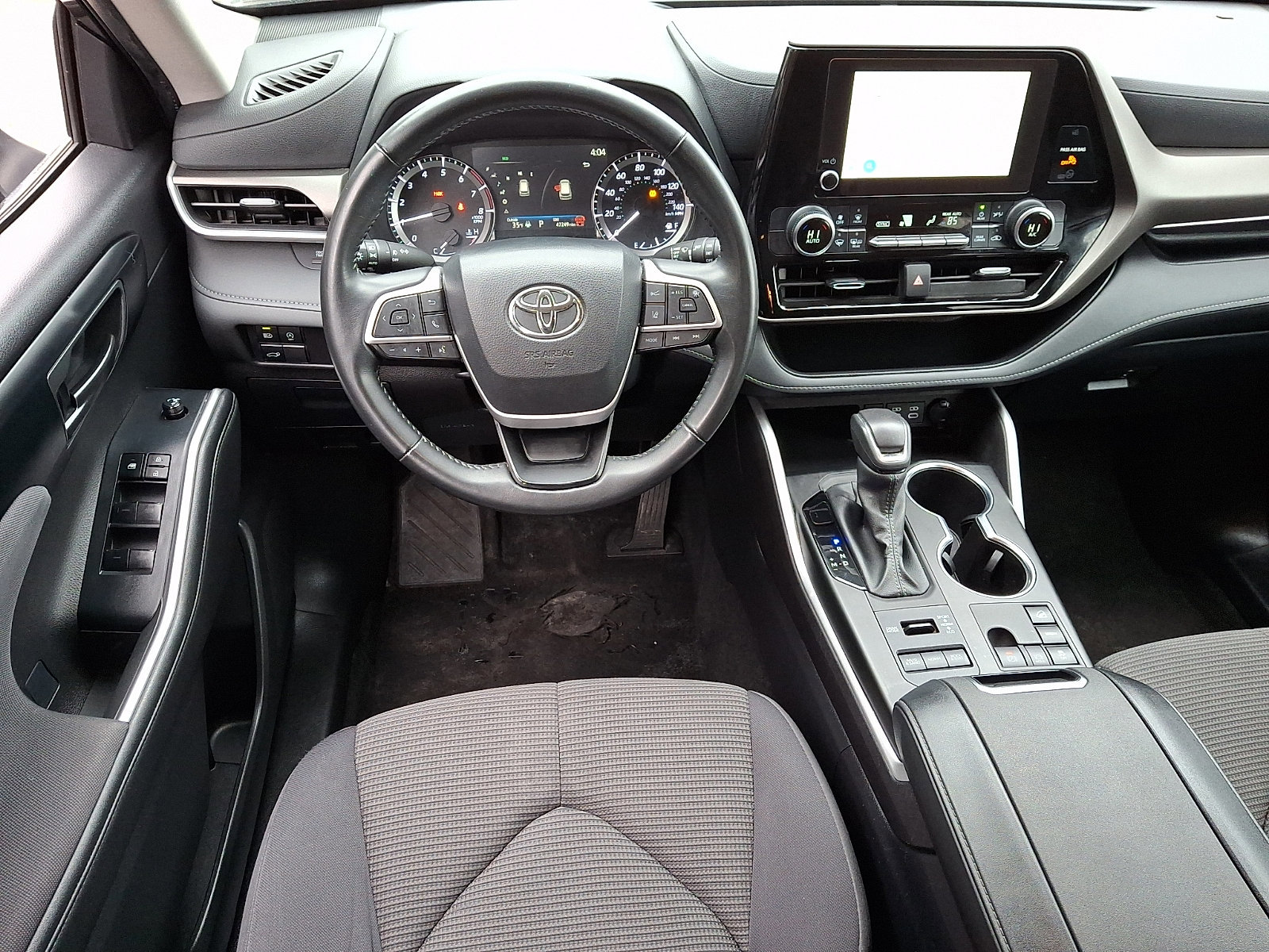 Used 2024 Toyota Highlander LE image 12