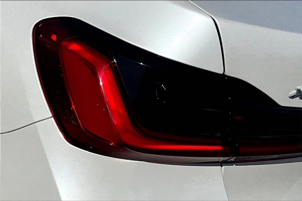 Used 2022 BMW 750i xDrive w/ Luxury Rear Seating Package image 20