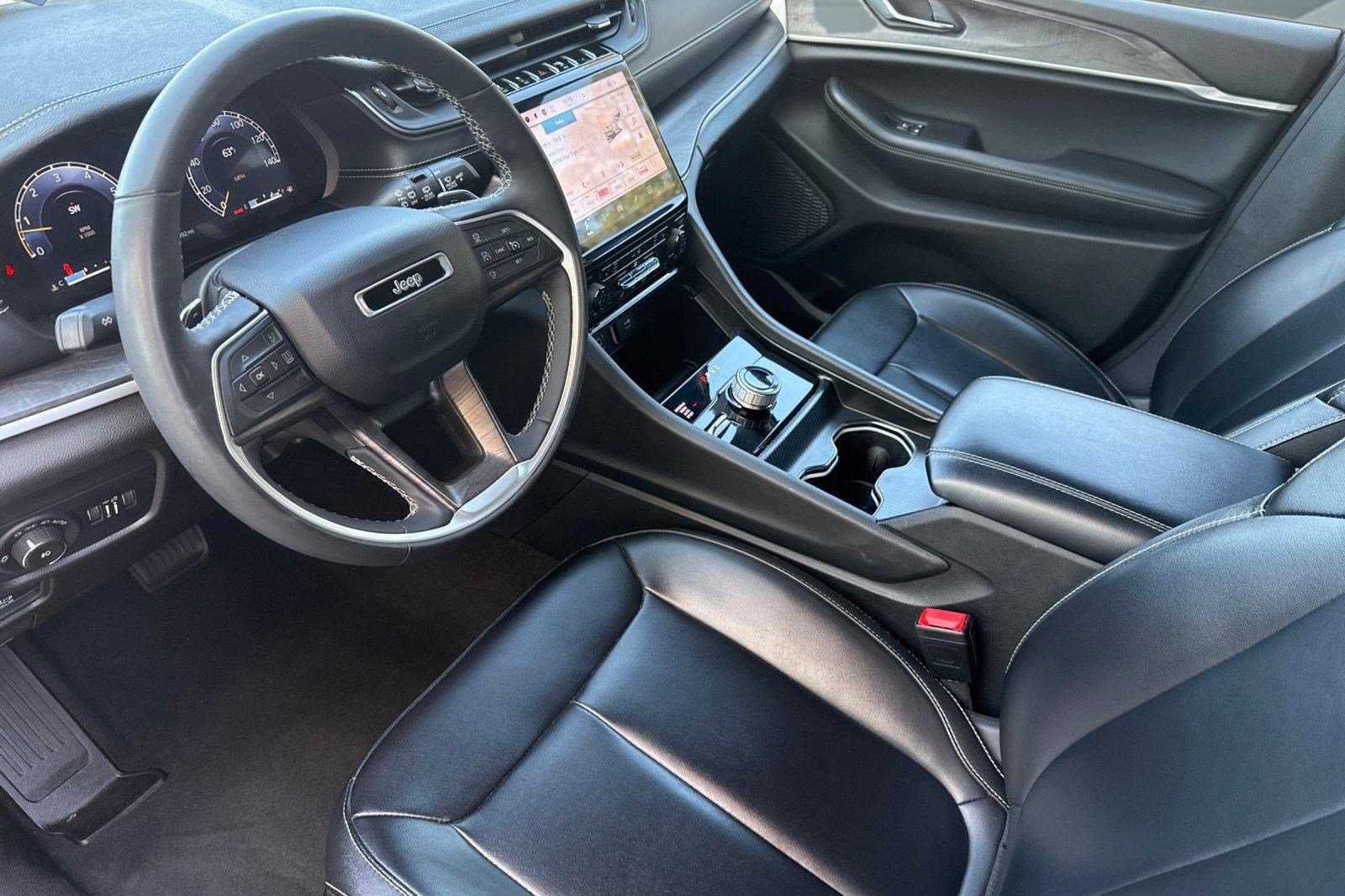 Used 2024 Jeep Grand Cherokee Limited AWD/4WD image 4