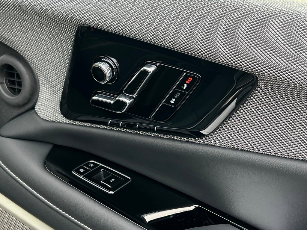 New 2026 Cadillac Optiq Luxury 1 image 24