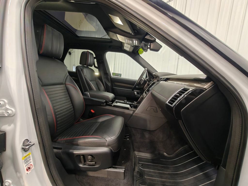 Used 2020 Land Rover Discovery HSE Luxury image 31