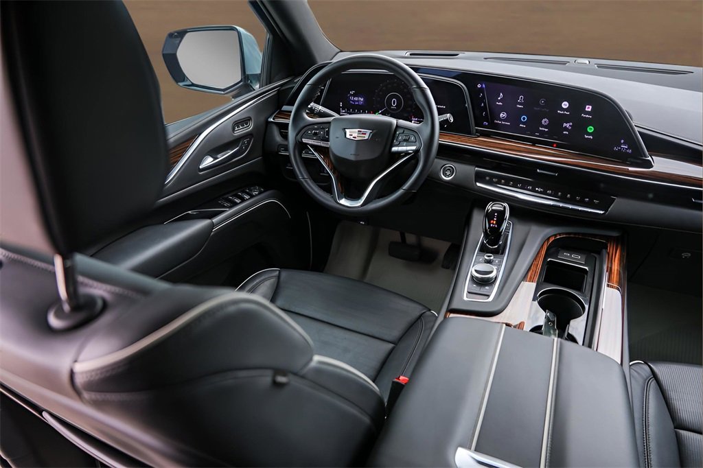 Used 2023 Cadillac Escalade Premium Luxury image 28