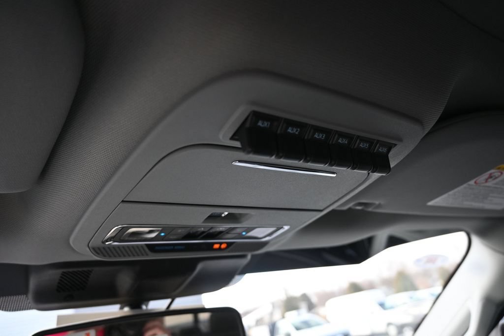 Used 2026 Ford F250 Lariat w/ Black Appearance Package AWD/4WD image 38