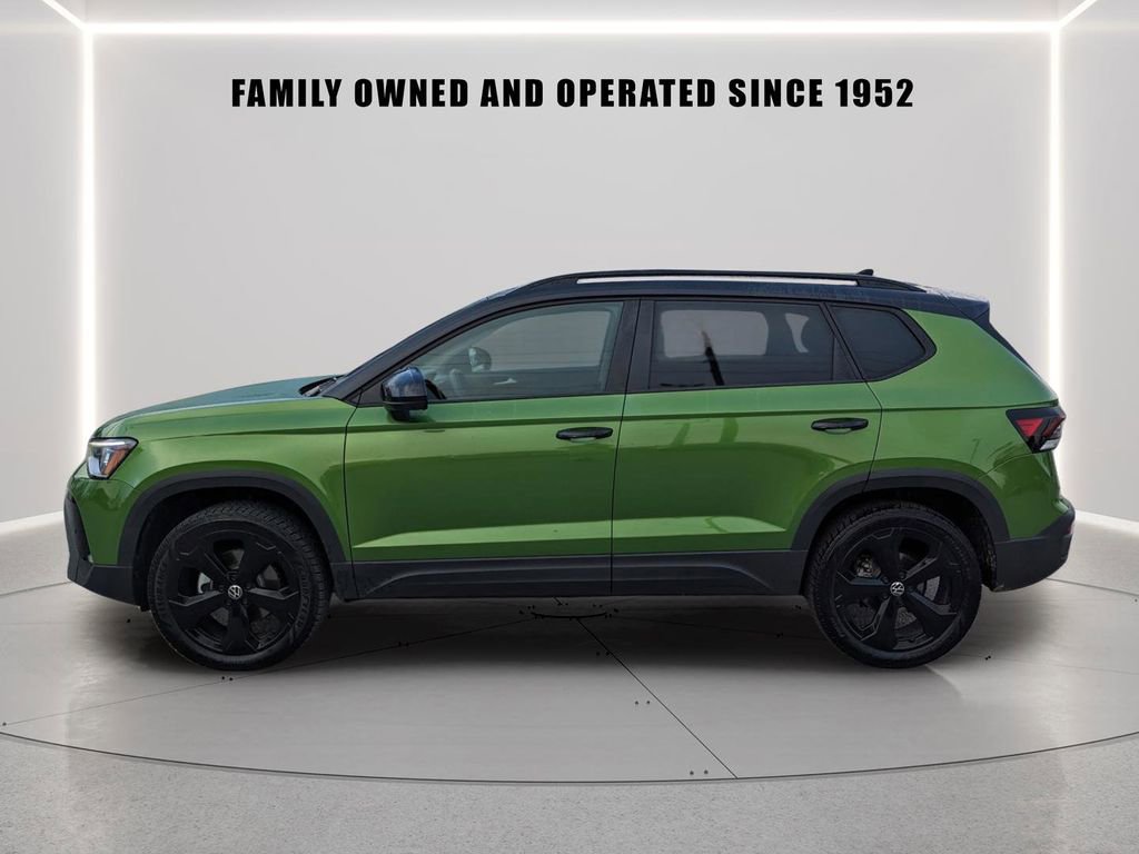 Certified 2025 Volkswagen Taos SE AWD/4WD image 3