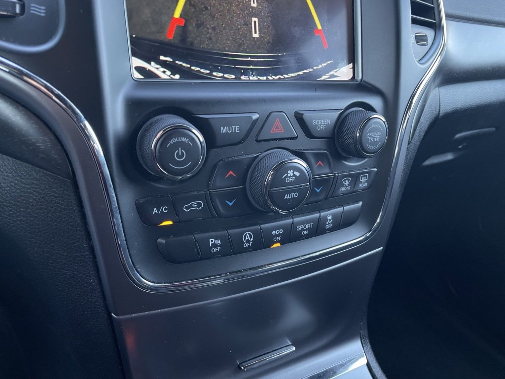 Used 2018 Jeep Grand Cherokee Laredo image 16