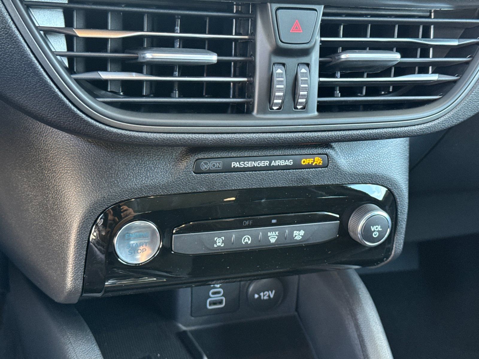 New 2025 Ford Escape Active w/ Active Premium Tech Pack image 24