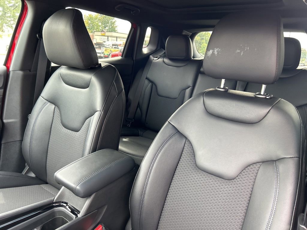 Used 2025 Jeep Compass Latitude w/ Sun & Sound Group image 25