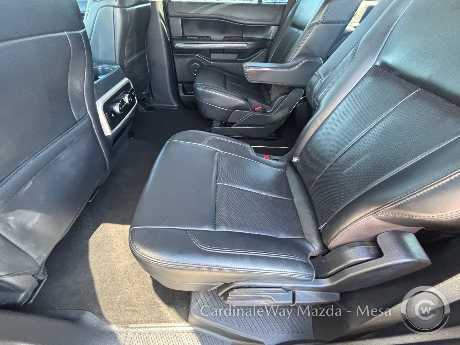 Used 2024 Ford Expedition XLT image 15