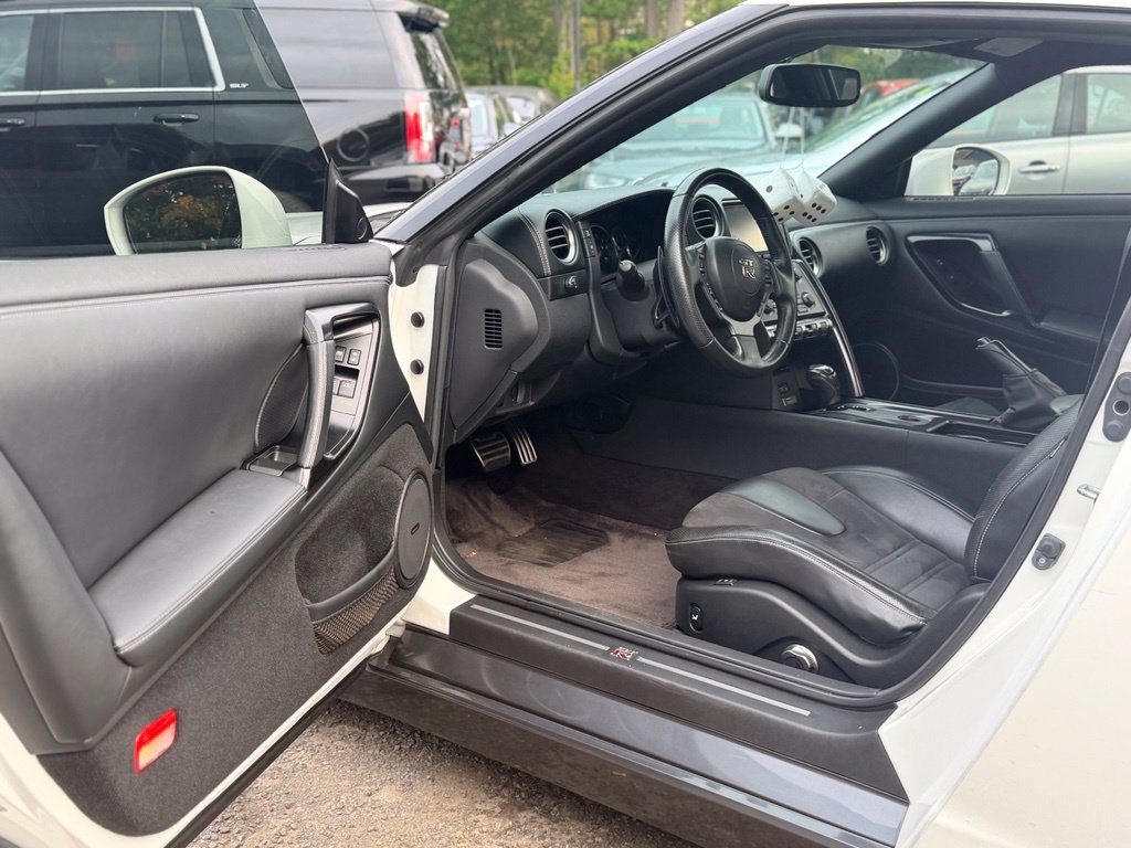 Used 2015 Nissan GT-R Premium AWD/4WD image 19