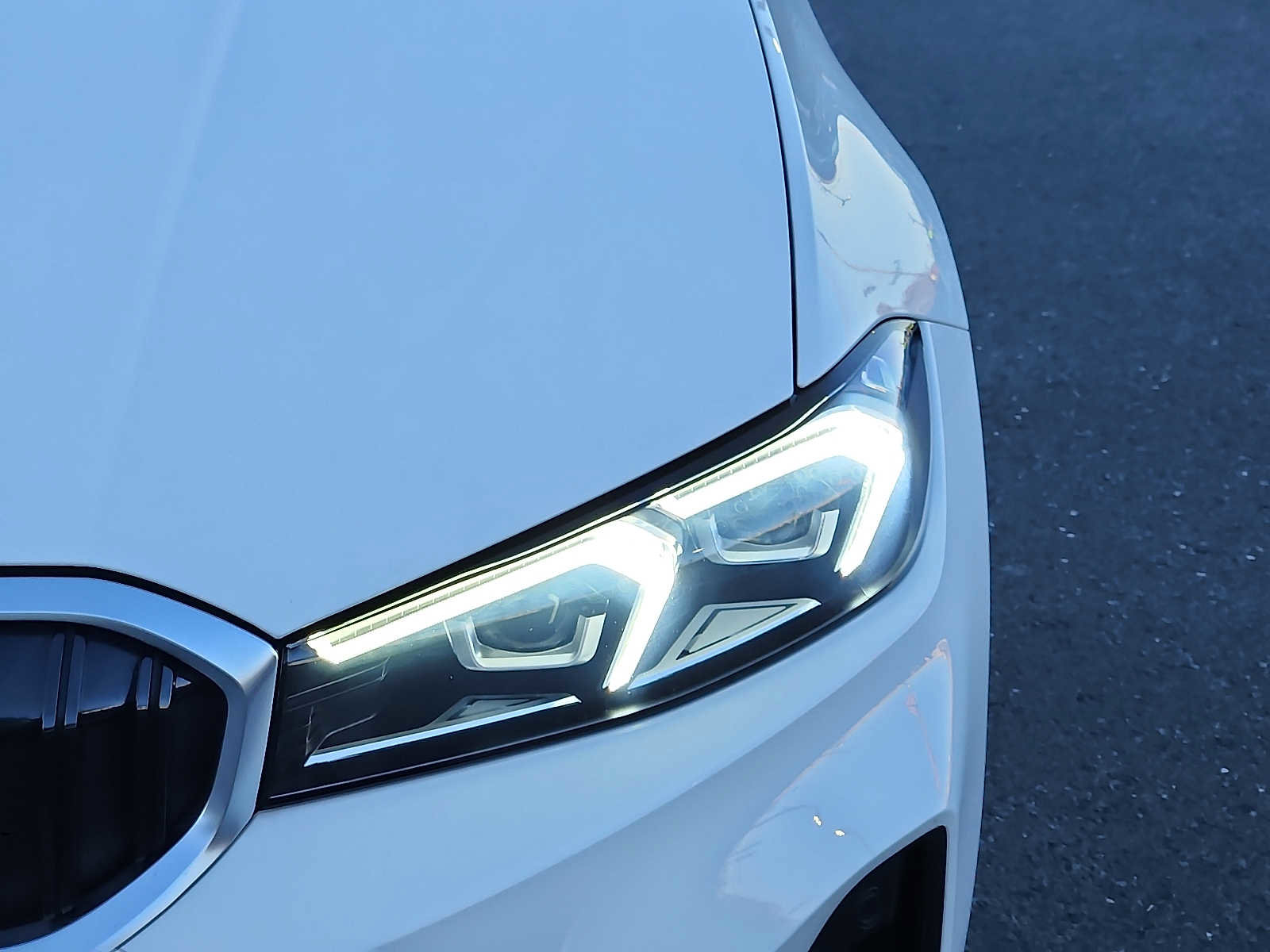 Certified 2024 BMW 330i xDrive Sedan w/ Convenience Package image 9