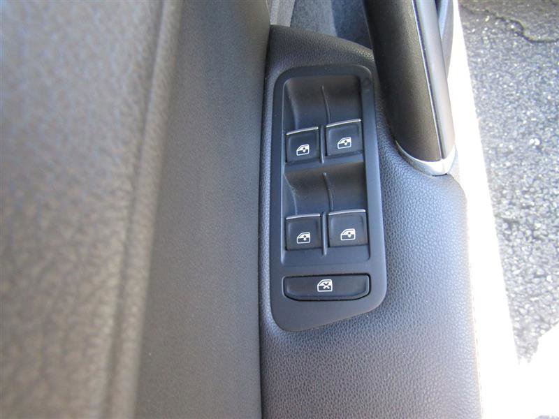 Used 2017 Volkswagen GTI SE image 11