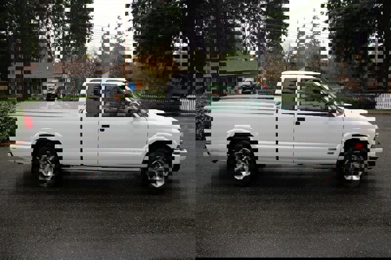 Used 2002 Chevrolet S10 Pickup LS w/ LS Preferred Equipment Group image 11