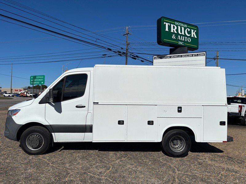 Used 2021 Mercedes-Benz Sprinter 3500 image 2