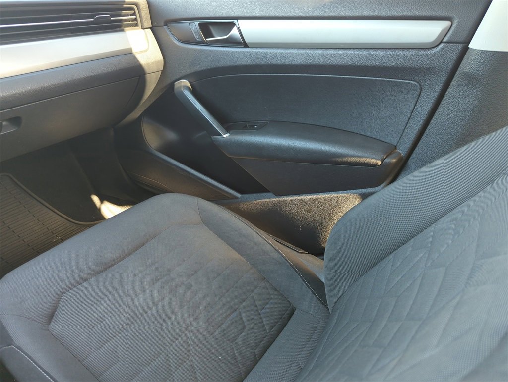 Used 2020 Volkswagen Passat 2.0T S image 26