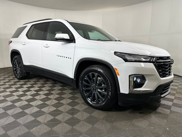 Used 2023 Chevrolet Traverse RS image 2