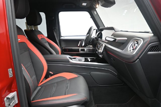 Used 2025 Mercedes-Benz G 63 AMG 4MATIC w/ AMG Night Package Plus image 33