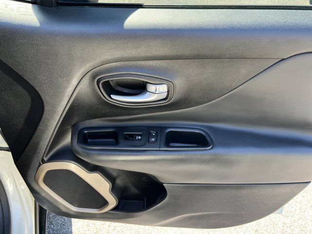 Used 2016 Jeep Renegade Limited FWD image 17