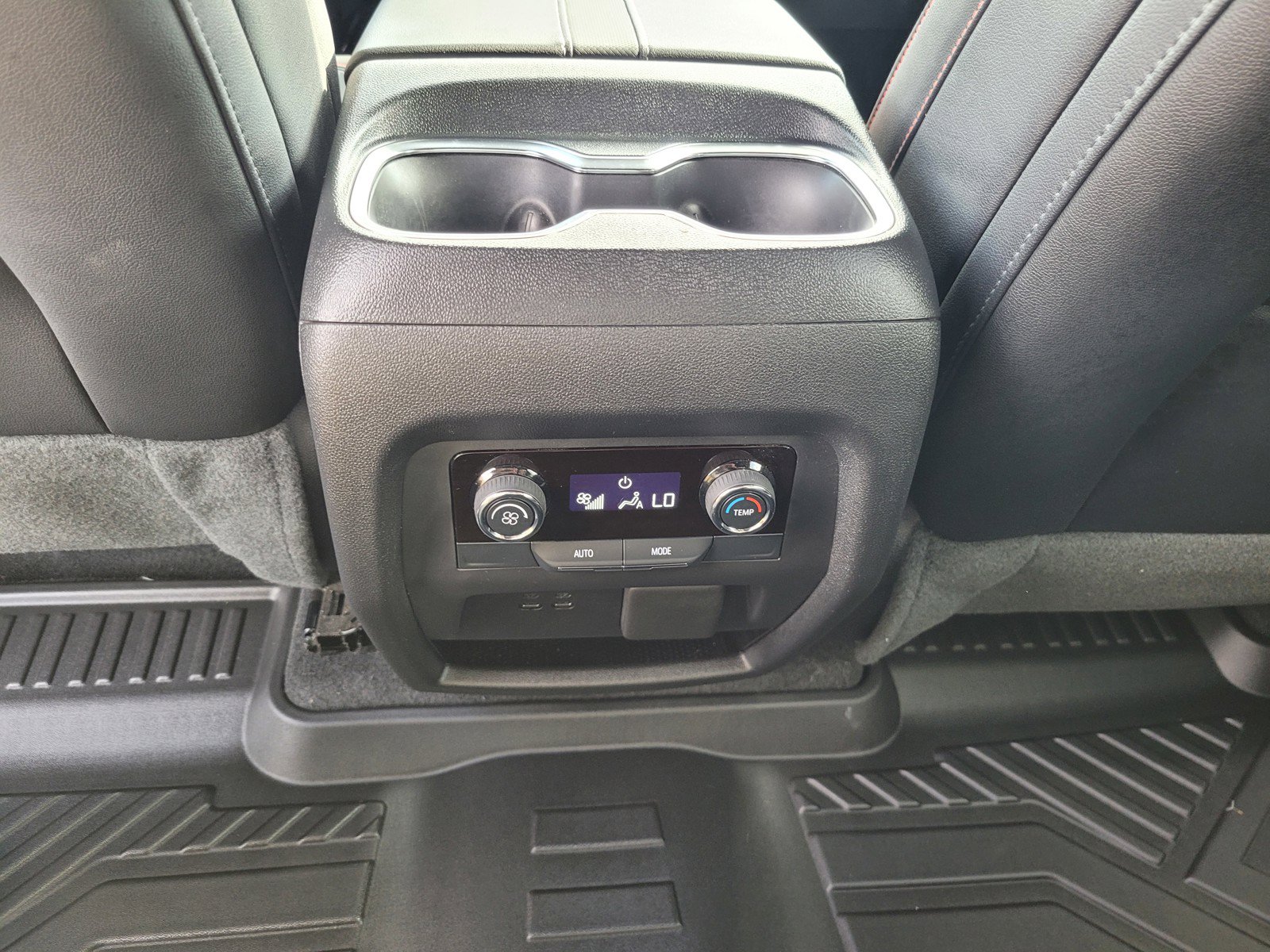 Used 2026 Chevrolet Traverse Z71 w/ Enhanced Driving Package AWD/4WD image 13