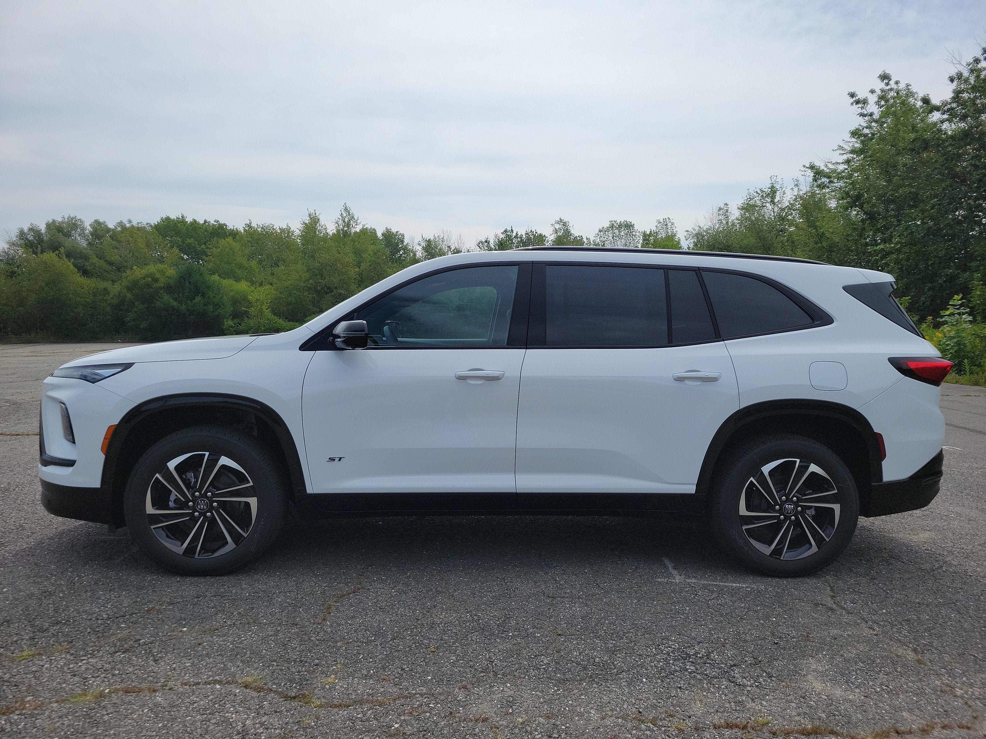 New 2026 Buick Enclave Sport Touring w/ Power Package AWD/4WD image 2