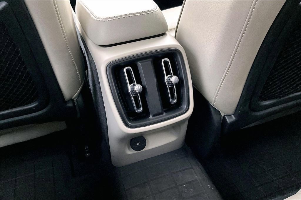 Used 2023 Volvo XC40 B5 Ultimate w/ Protection Package Premier image 31