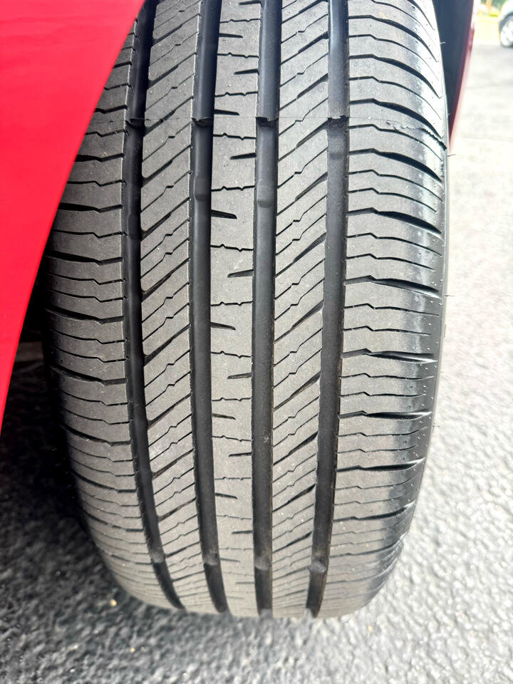 Used 2011 Buick LaCrosse CXL w/ Driver Confidence Package image 11