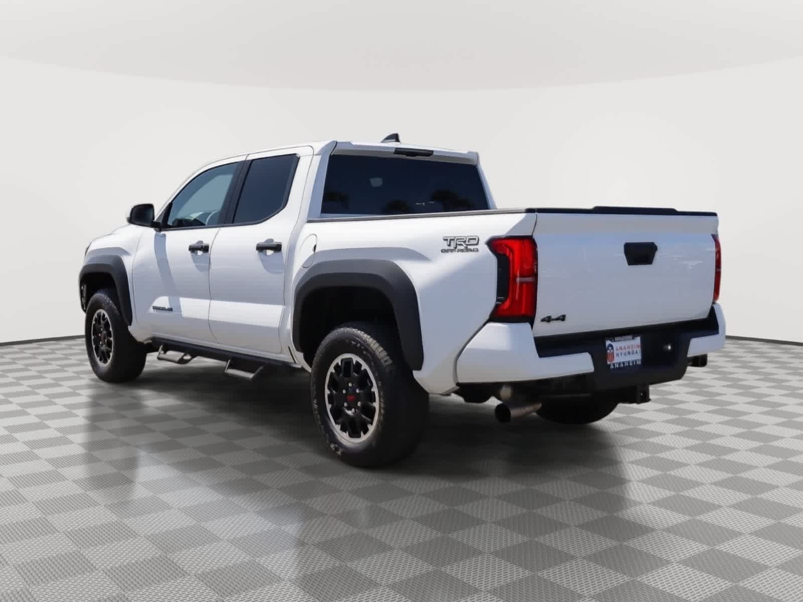 Used 2025 Toyota Tacoma TRD Off-Road AWD/4WD image 9