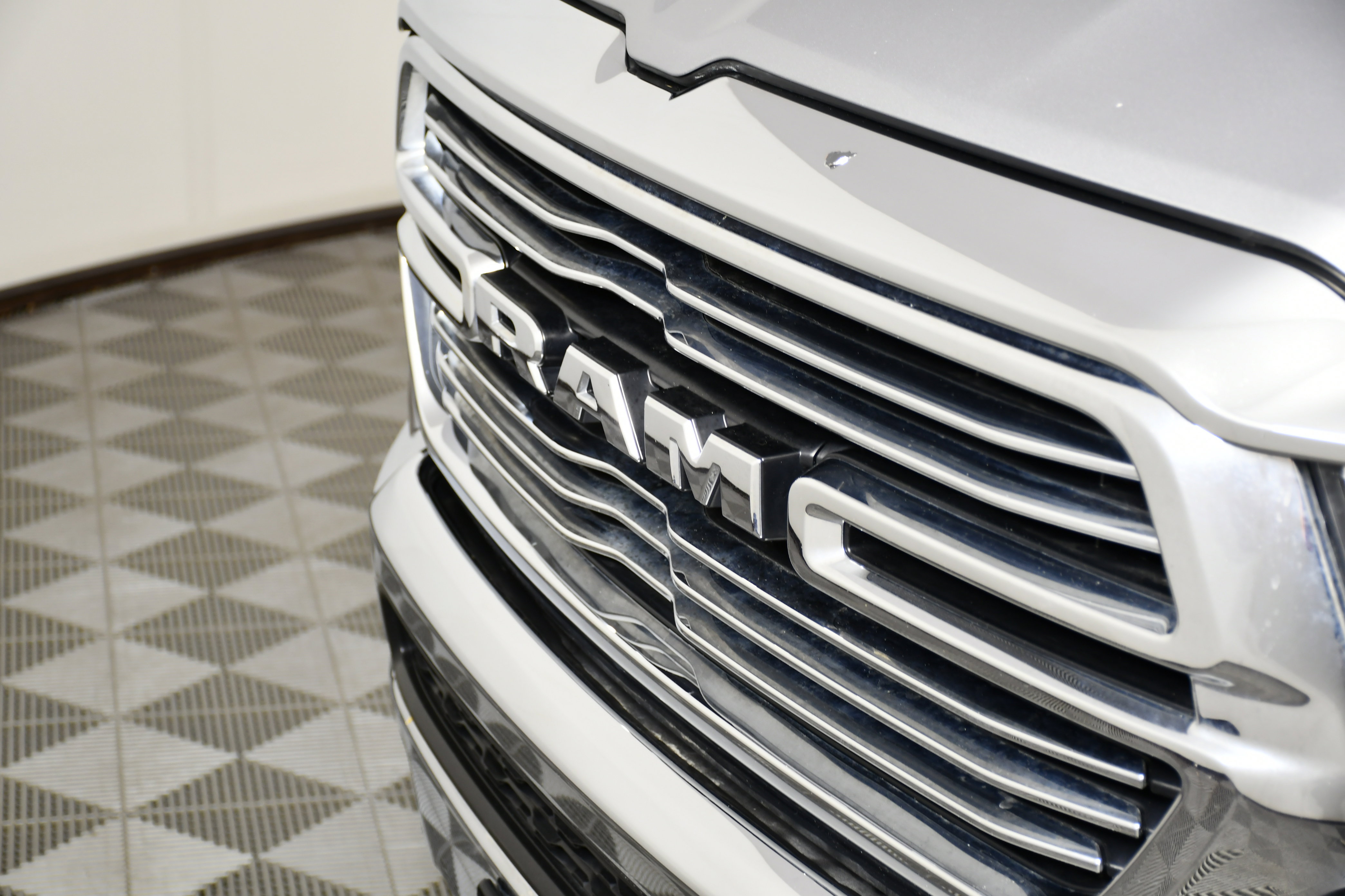 Used 2024 RAM 1500 Laramie image 11