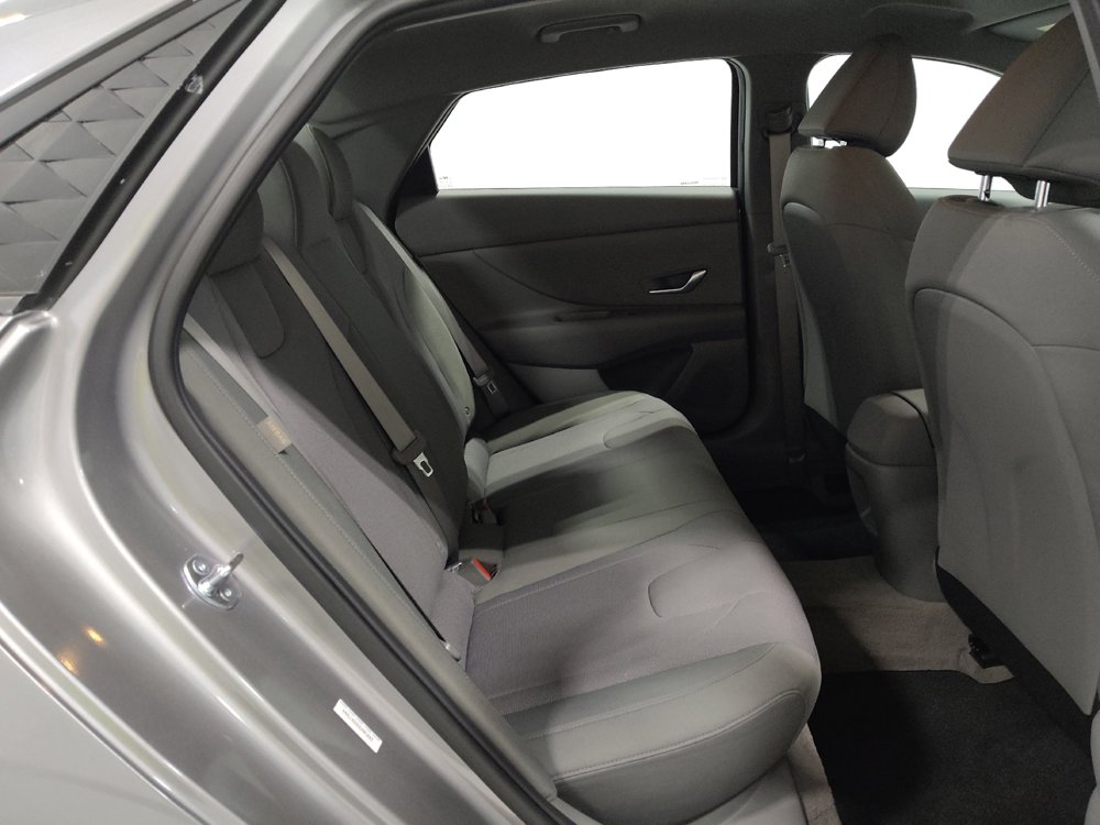 Used 2025 Hyundai Elantra SE w/ Cargo Package image 19