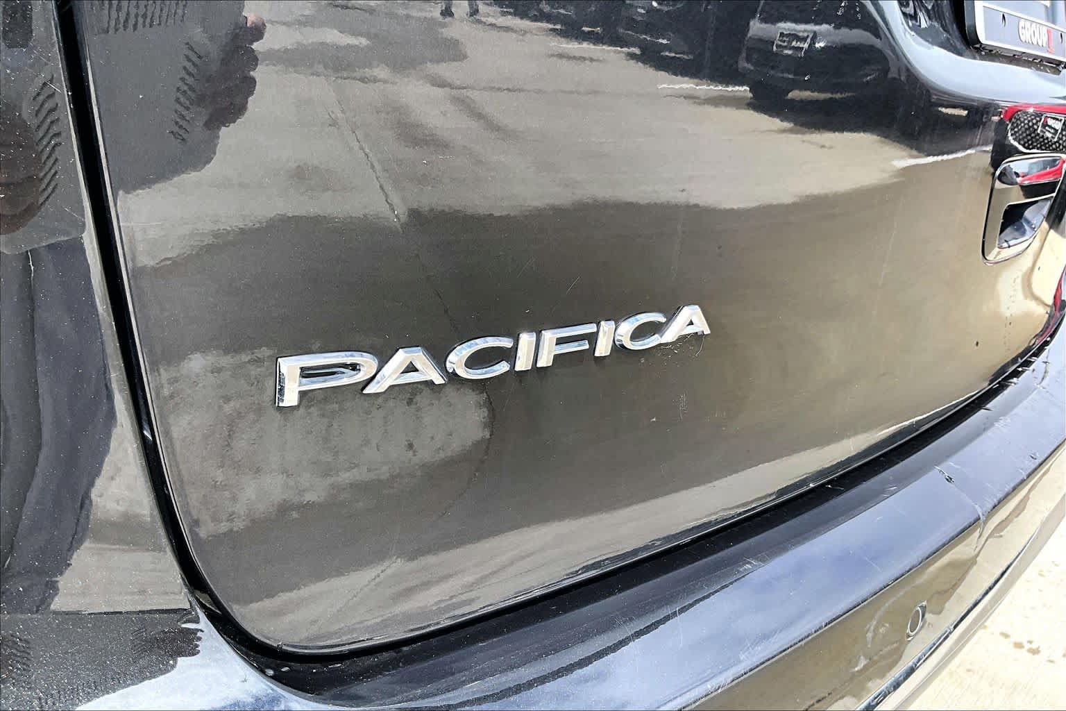 Used 2023 Chrysler Pacifica Limited FWD image 30