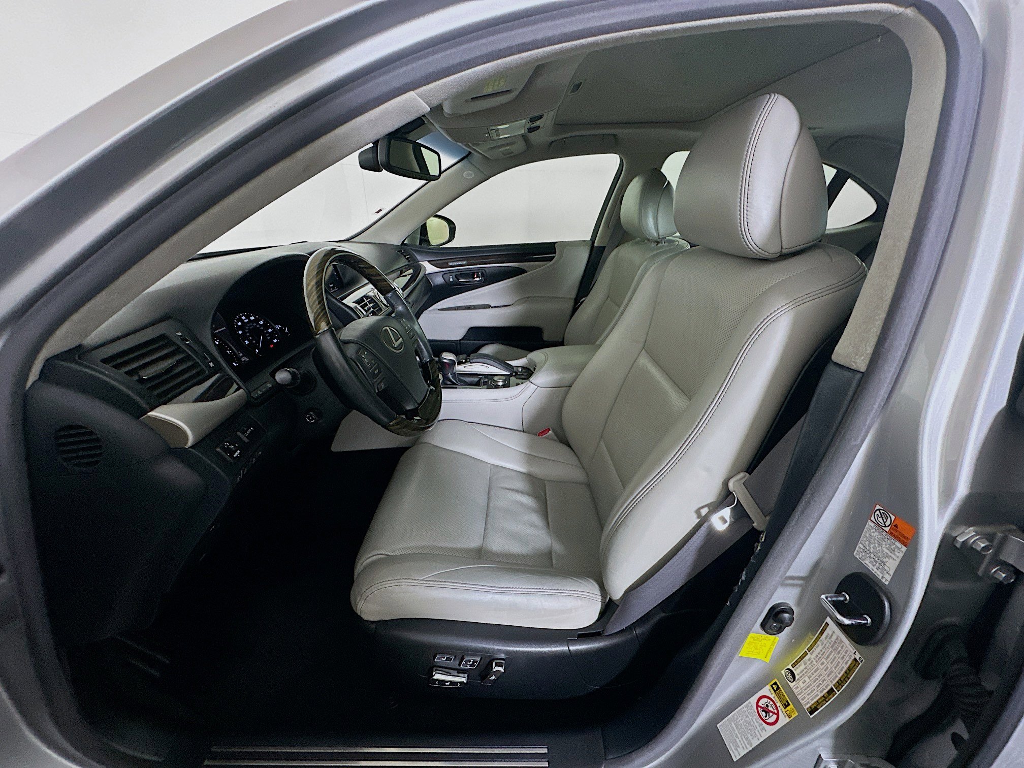 Used 2016 Lexus LS 460 L RWD image 13