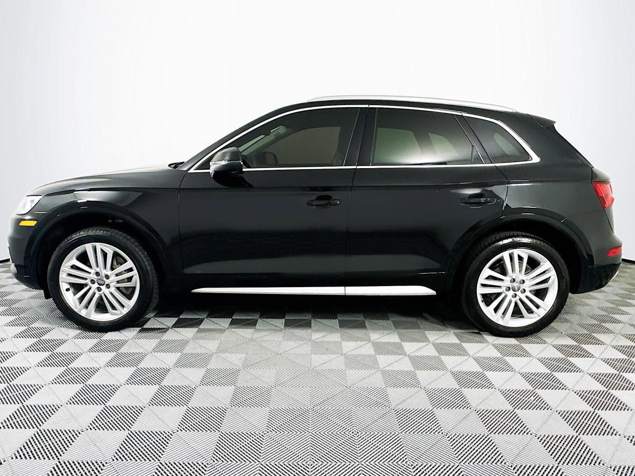 Used 2019 Audi Q5 2.0T Premium Plus w/ Premium Plus Package AWD/4WD image 7