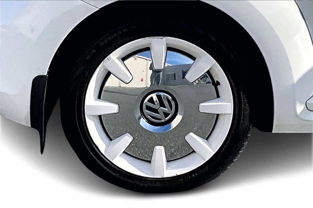 Used 2013 Volkswagen Beetle TDI image 31