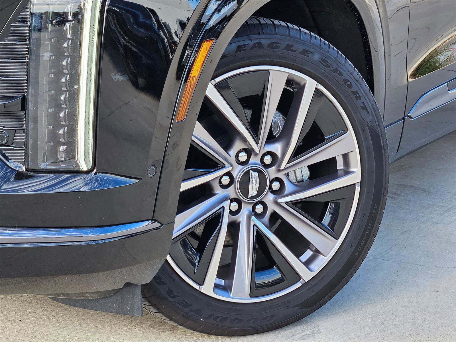 New 2026 Cadillac Vistiq Sport w/ LPO, Floor Liner Package AWD/4WD image 8