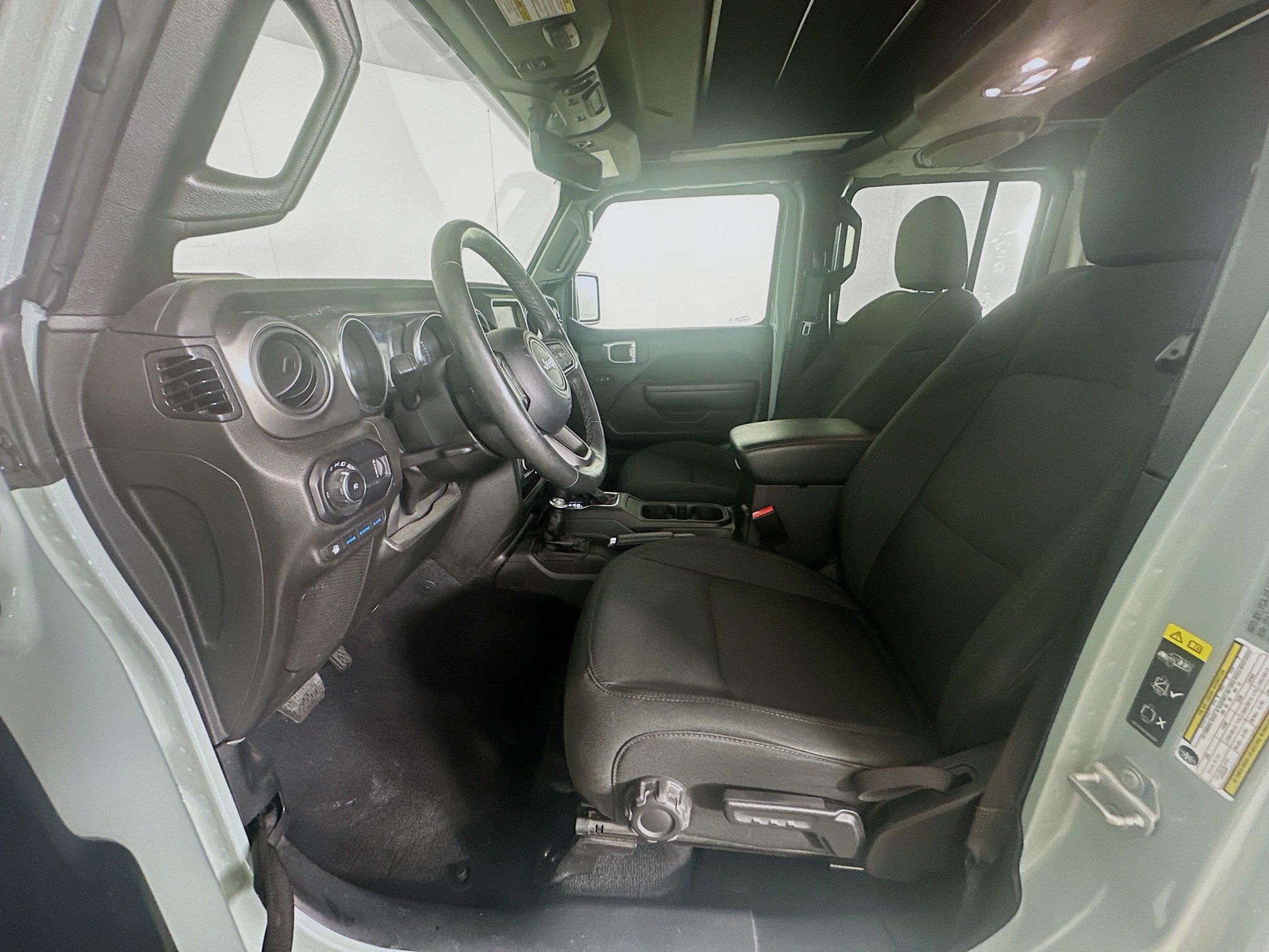Used 2023 Jeep Wrangler Unlimited w/ Sun & Screen Package AWD/4WD image 13