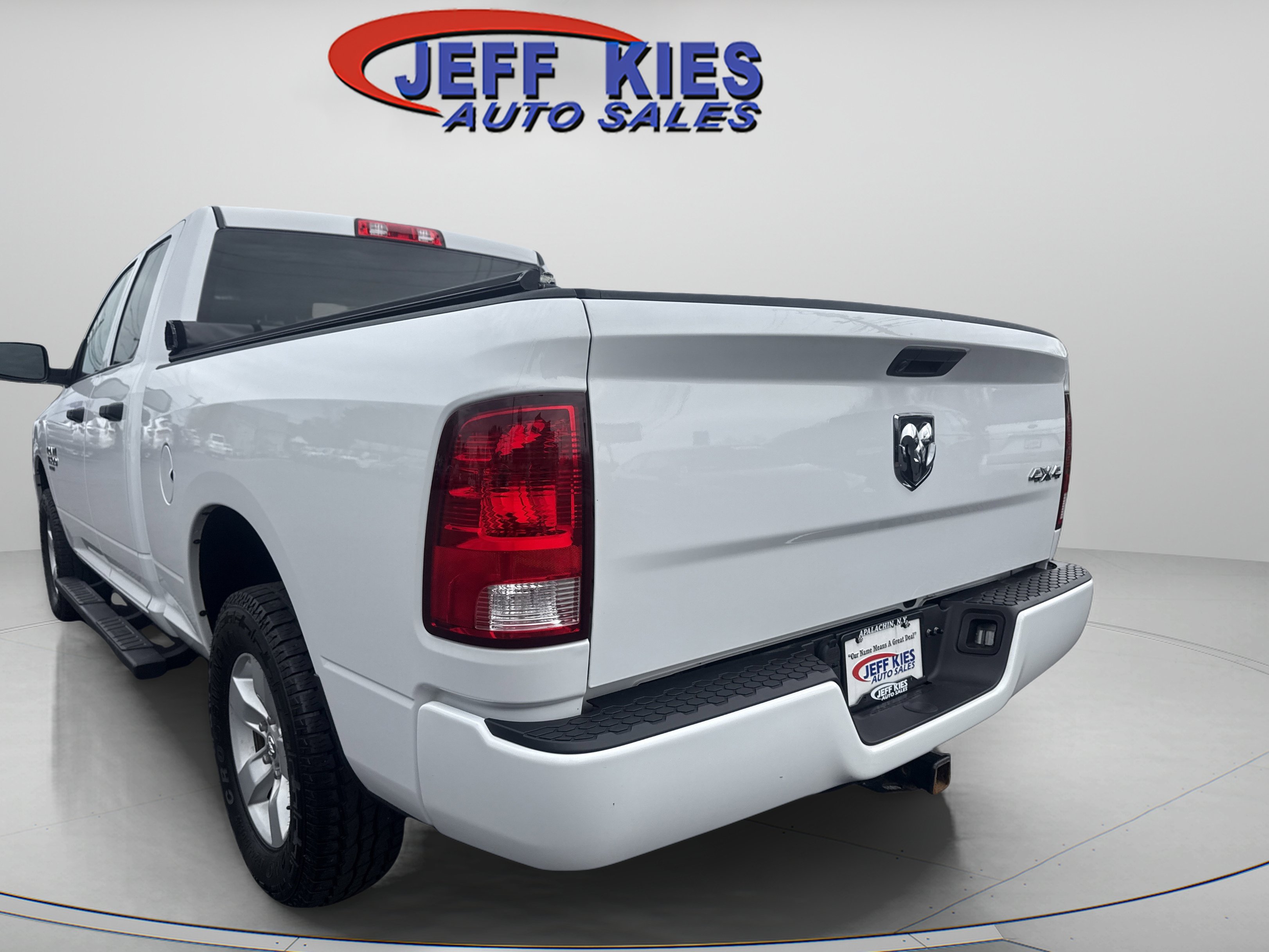 Used 2019 RAM 1500 Express AWD/4WD image 8
