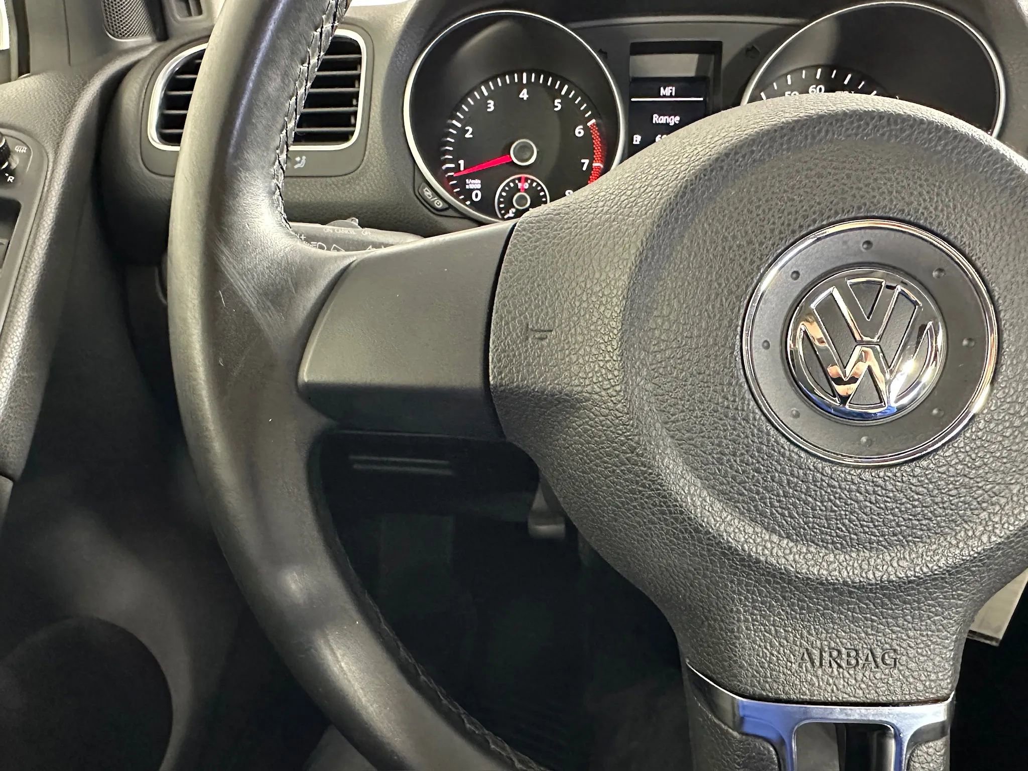 Used 2013 Volkswagen Golf 4-Door image 38