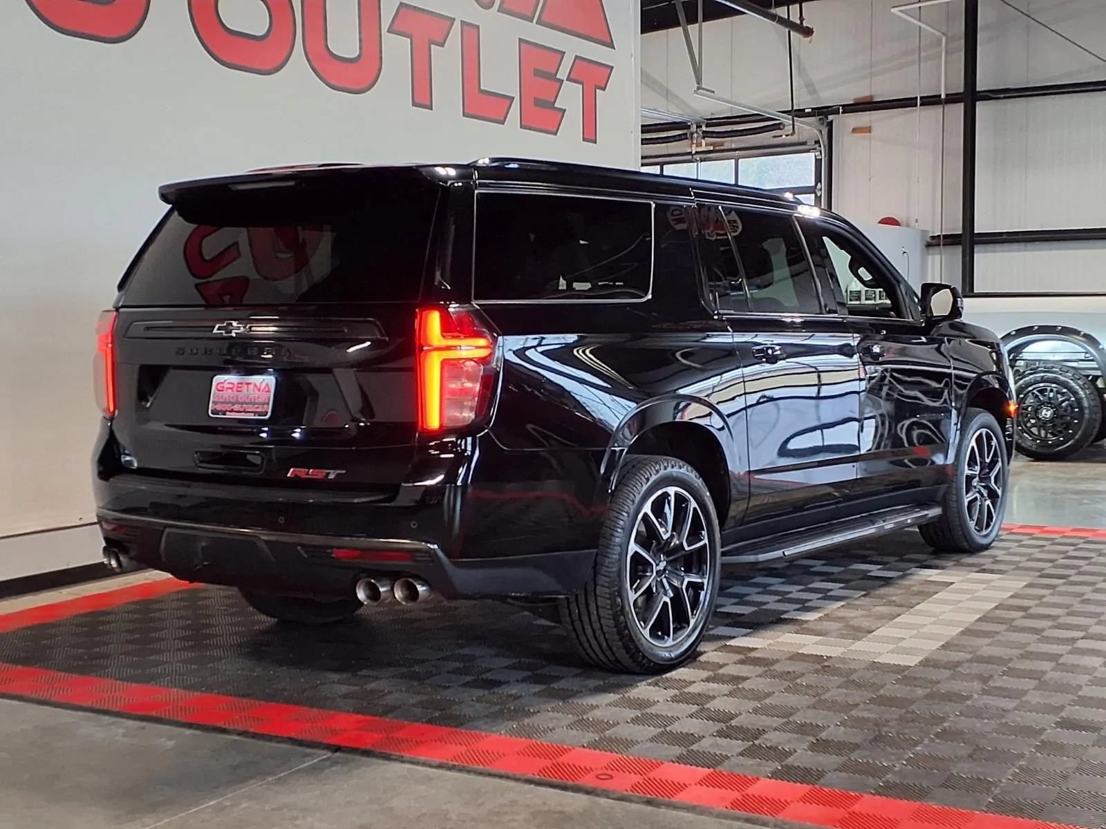 Used 2022 Chevrolet Suburban RST w/ Sport Performance Package AWD/4WD image 8
