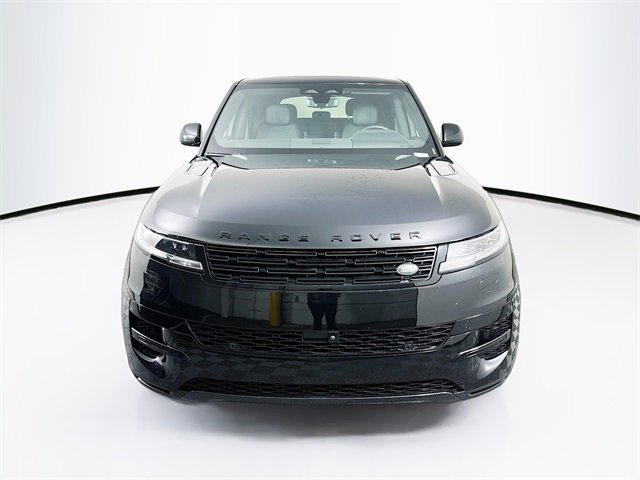 Used 2025 Land Rover Range Rover Sport SE image 2