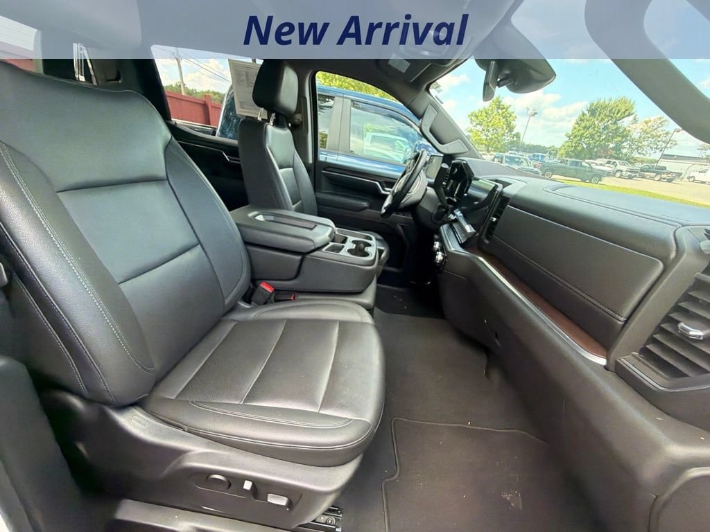 Used 2025 GMC Sierra 1500 SLT AWD/4WD image 4