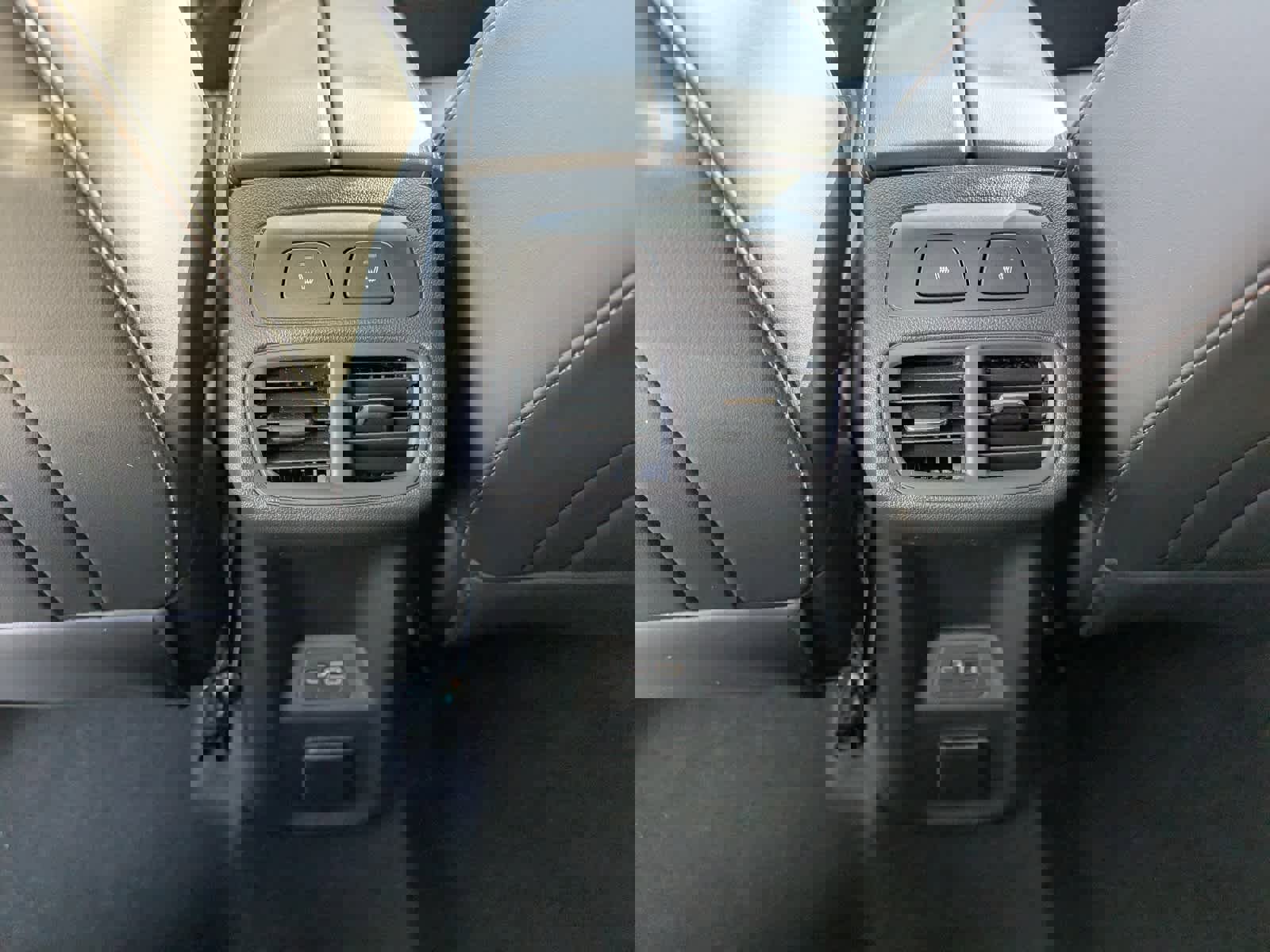 Certified 2022 Buick Envision Avenir w/ Technology Package II image 18