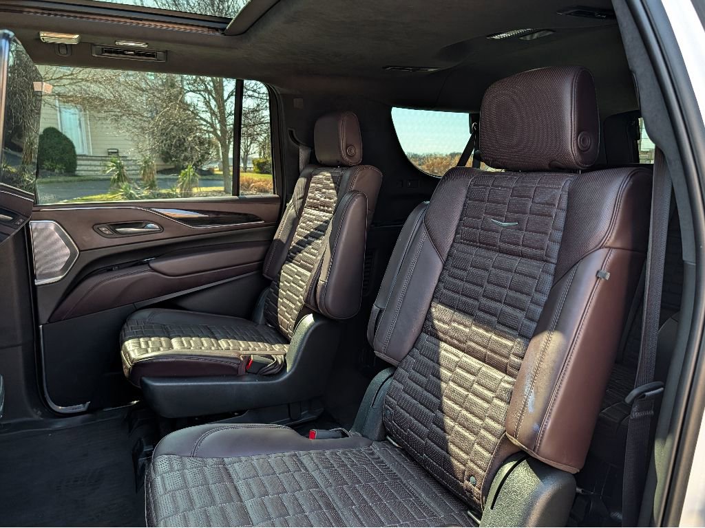 Used 2022 Cadillac Escalade ESV Sport Platinum w/ LPO, ONYX Package image 16