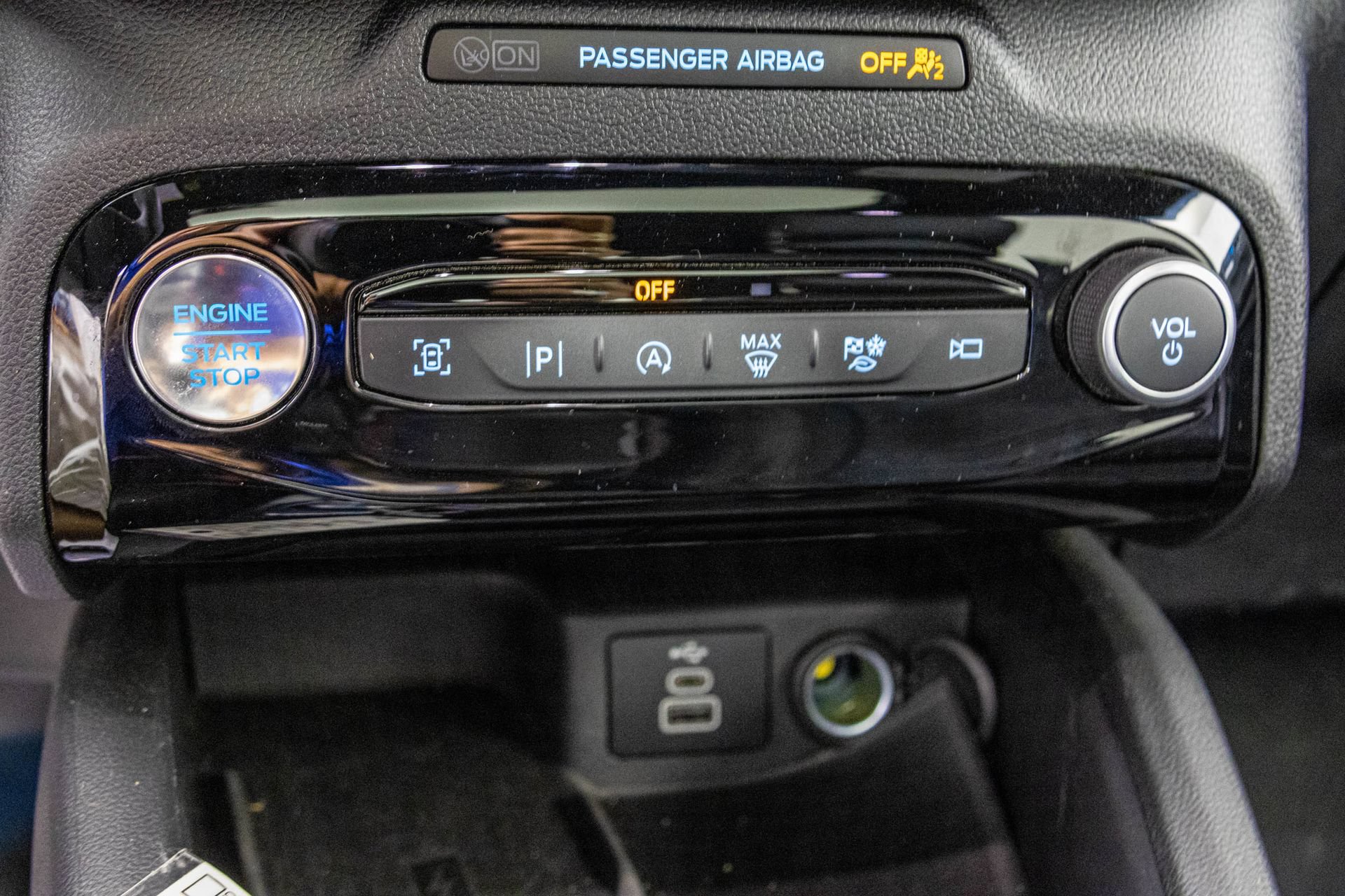 Used 2024 Ford Escape ST-Line Elite w/ Premium Technology Package AWD/4WD image 31
